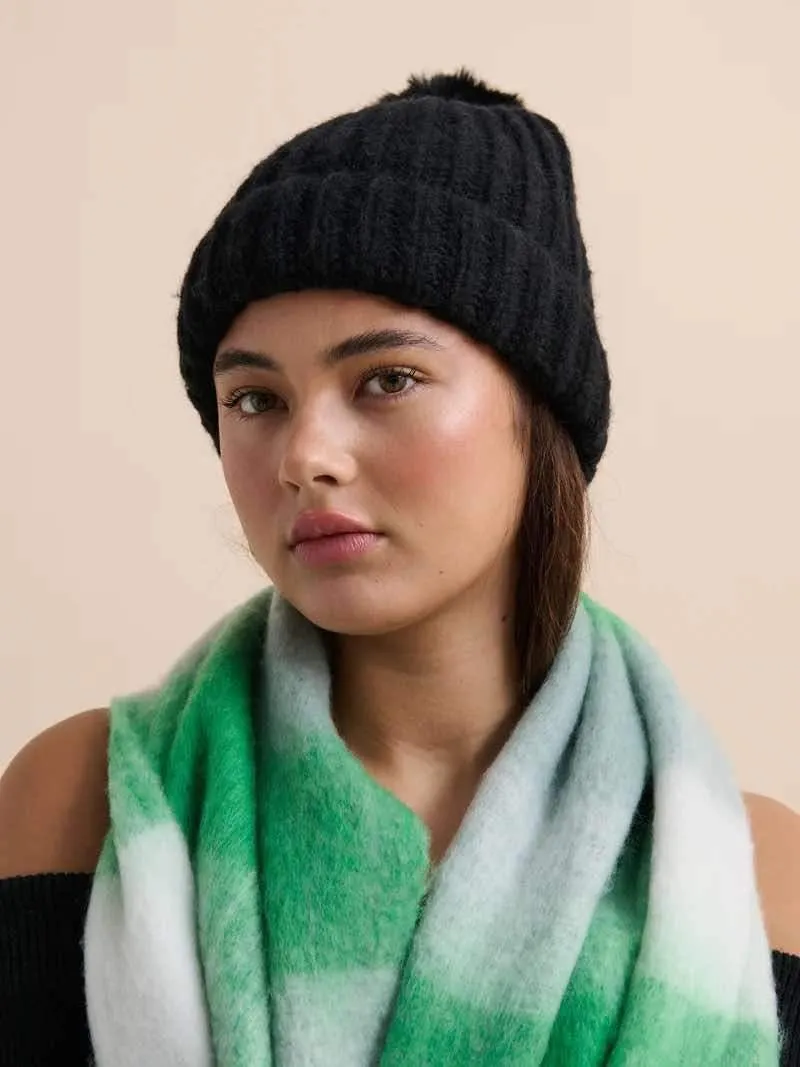 Classic Pom Knit Beanie Black