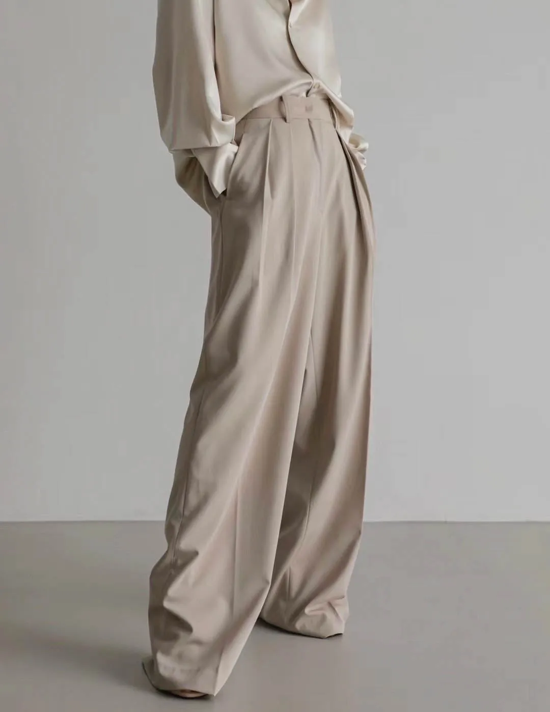 ELIS PLEATED TROUSERS BEIGE