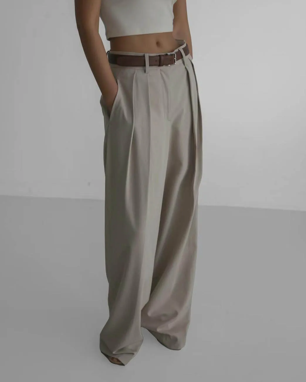 ELIS PLEATED TROUSERS BEIGE