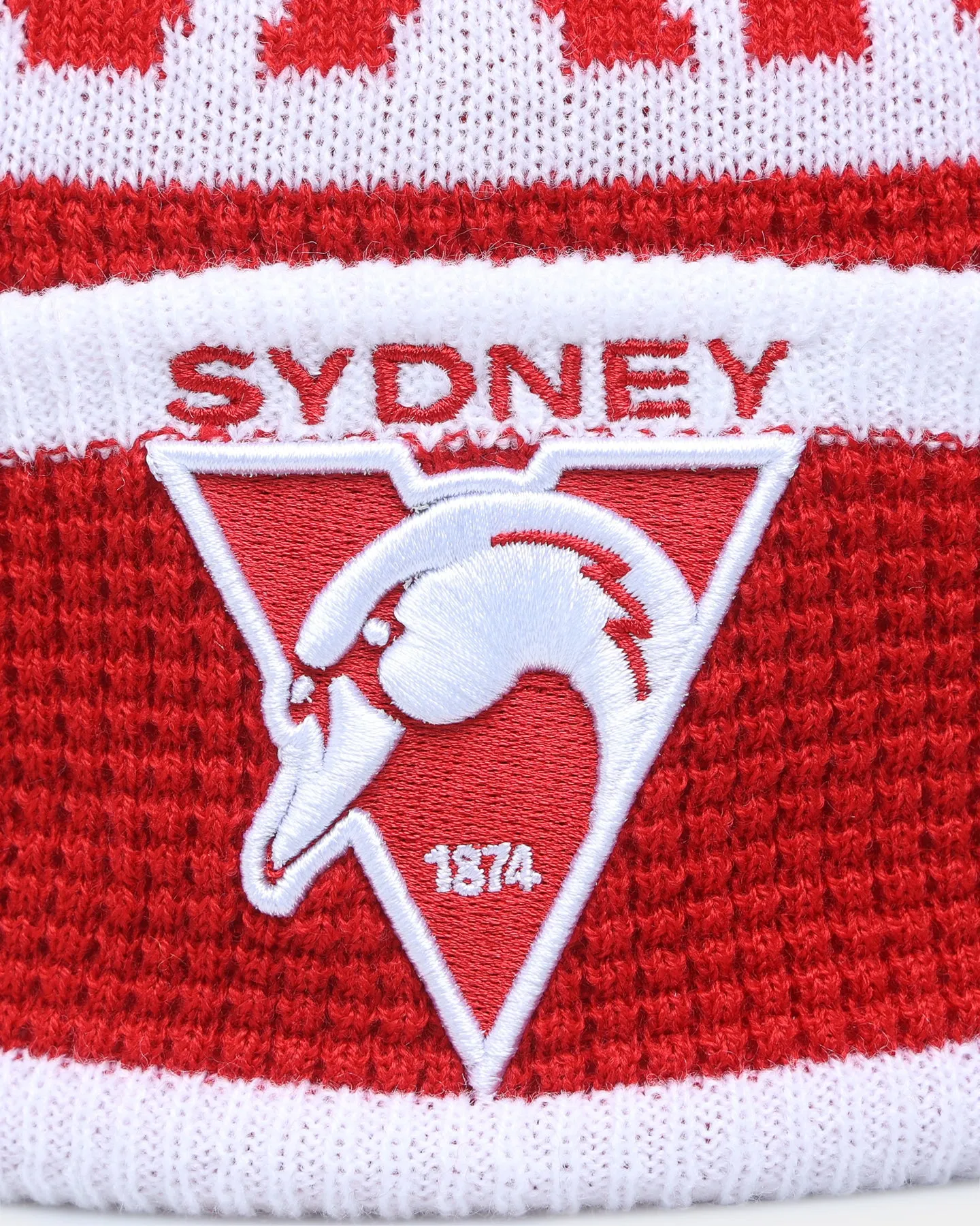 New Era Sydney Swans AFL Opening Bounce 2022 Pom Waffle Wordmark Beanie Red